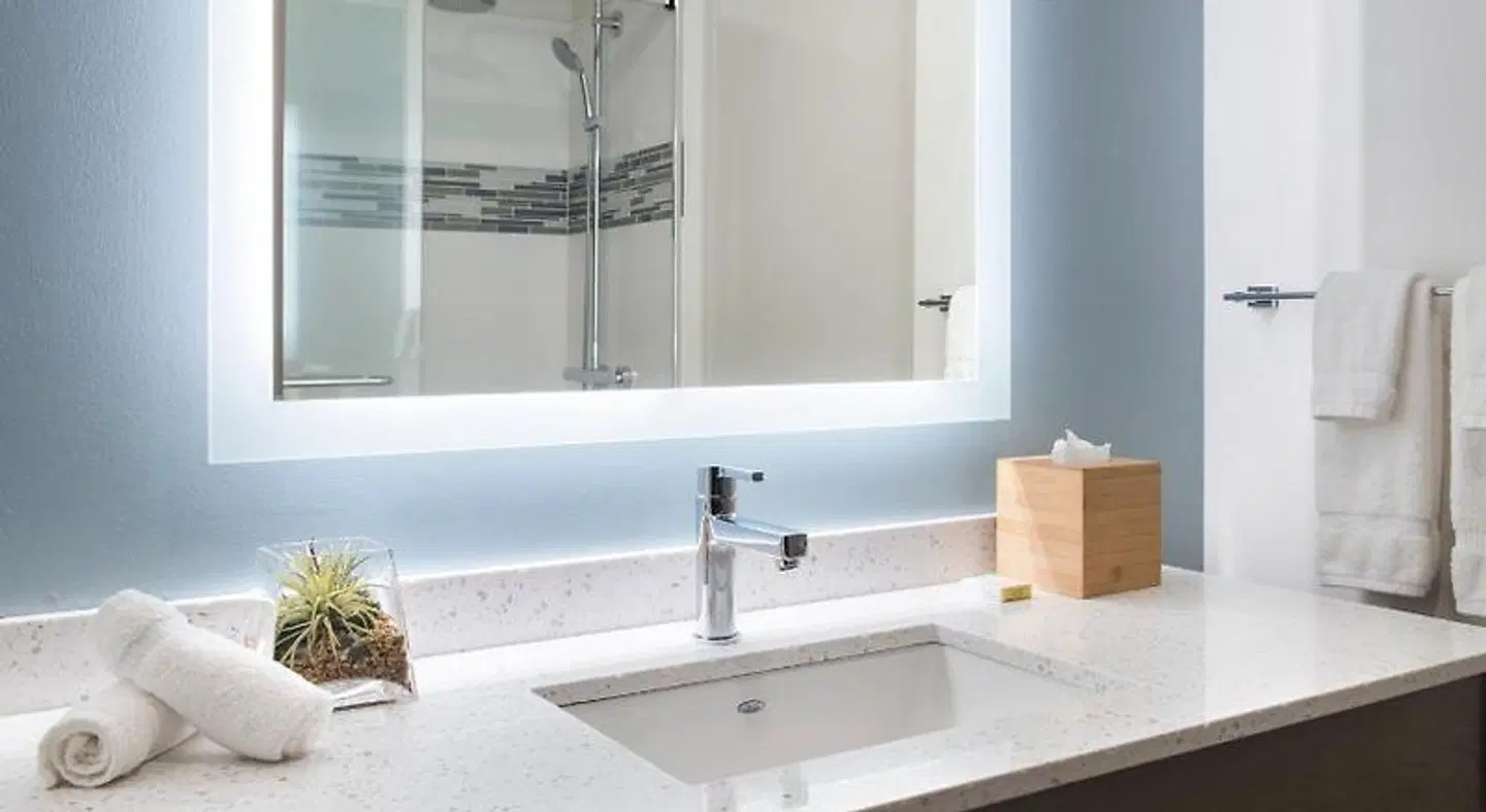 EVEN Hotel Pittsburgh Downtown Badezimmer