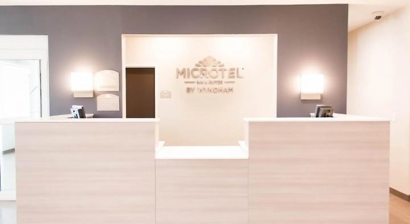 Microtel Inn & Suites by Wyndham Springville/Provo LOUNGE_LOBBY