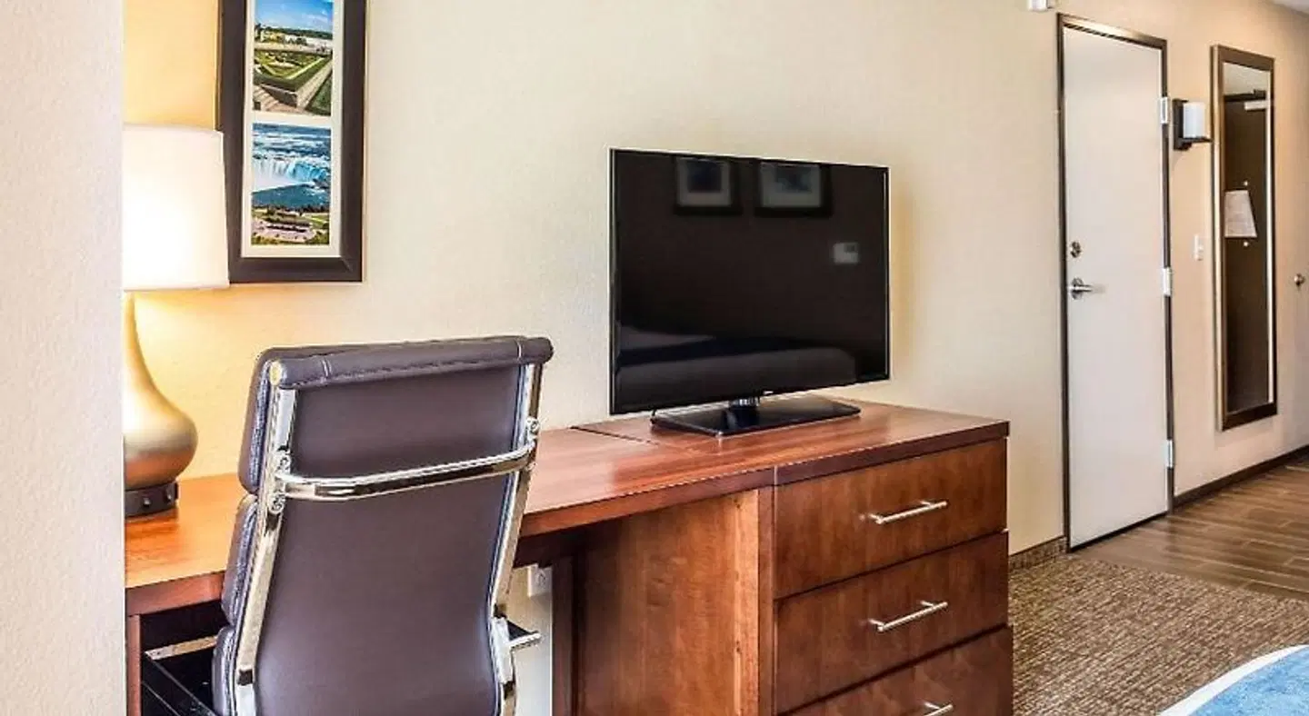Comfort Inn & Suites Niagara Falls ROOM_EXAMPLE