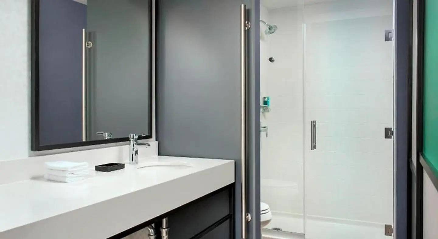 Aloft Omaha West Badezimmer