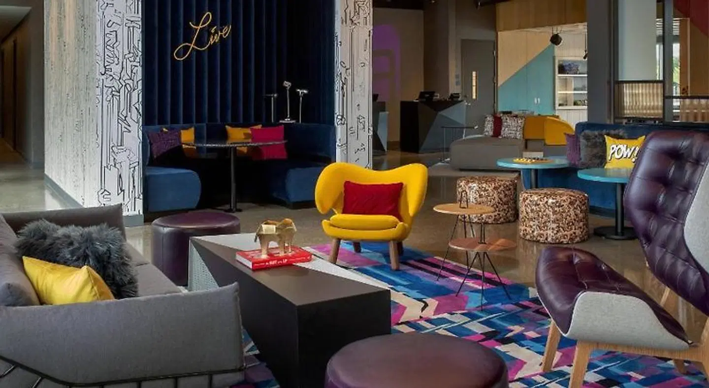 Aloft Omaha West Bar