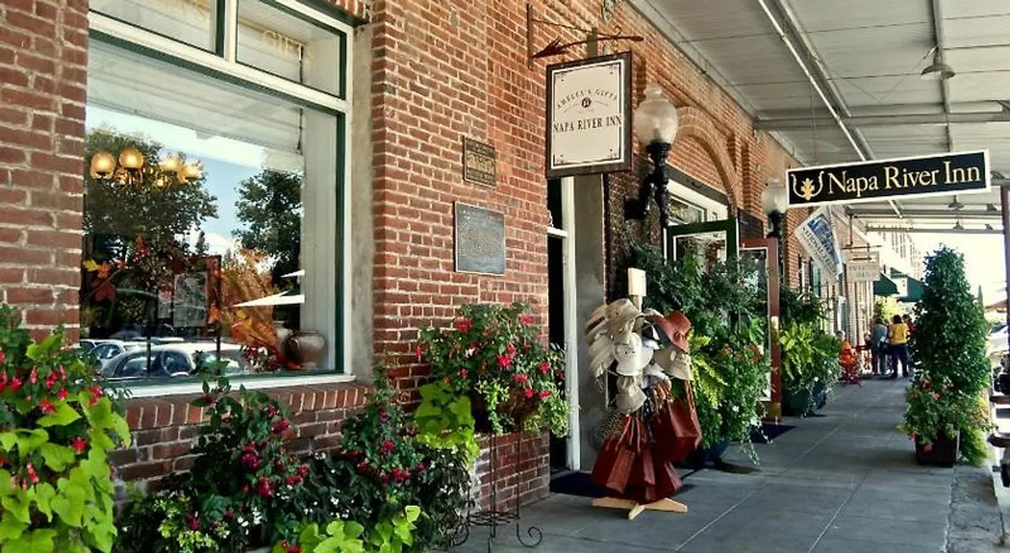 Napa River Inn EXTERIOR