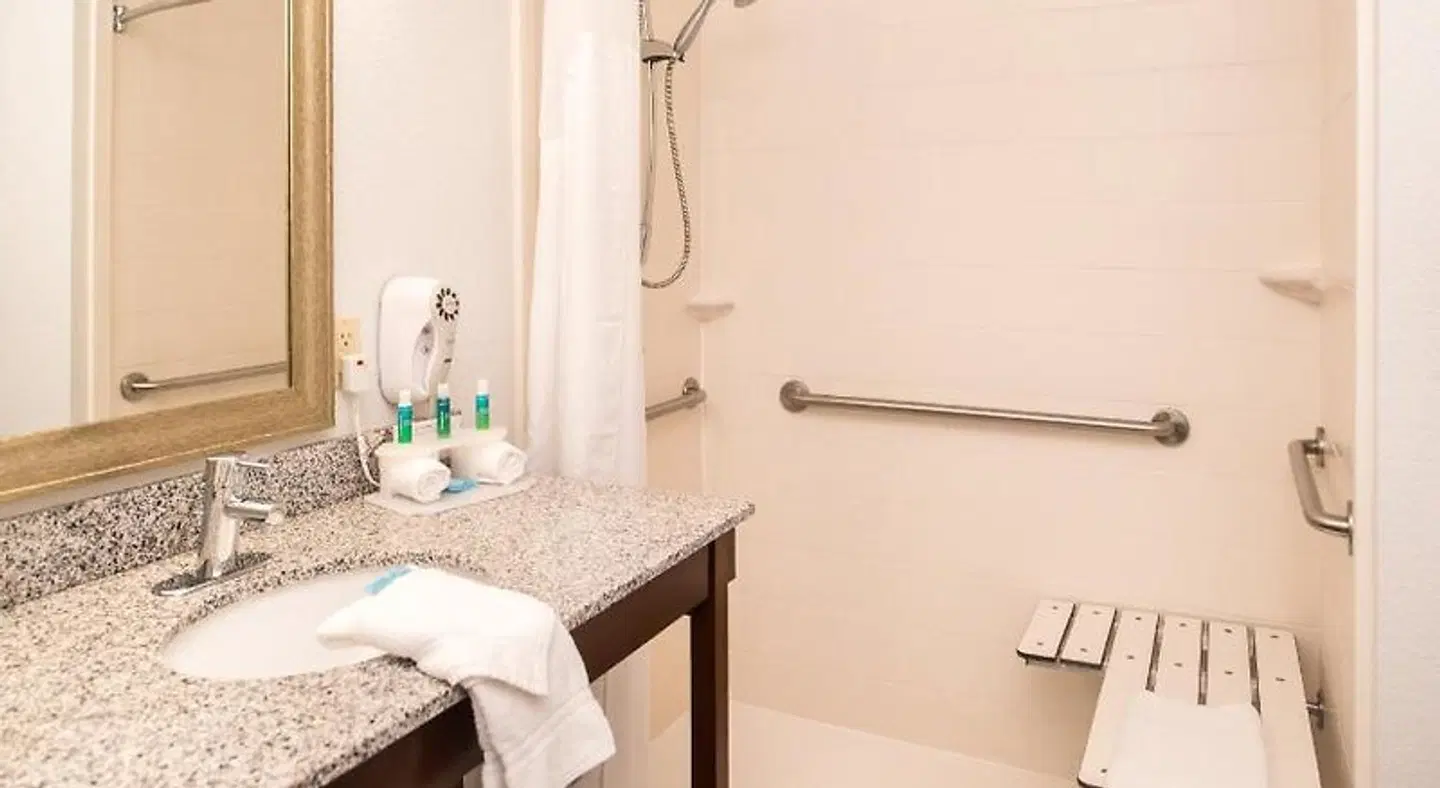 Holiday Inn Express & Suites Alamogordo by IHG Badezimmer