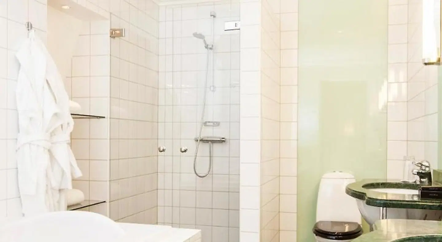 Elite Hotel Savoy Badezimmer