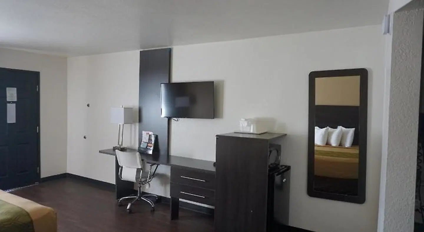 Econo Lodge Phoenix Airport ROOM_EXAMPLE