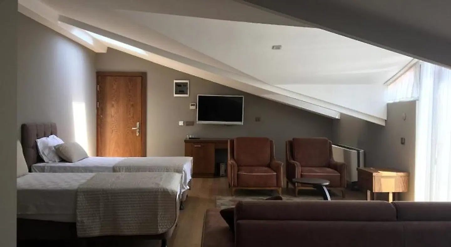 The Elegant Hotel LOUNGE_LOBBY