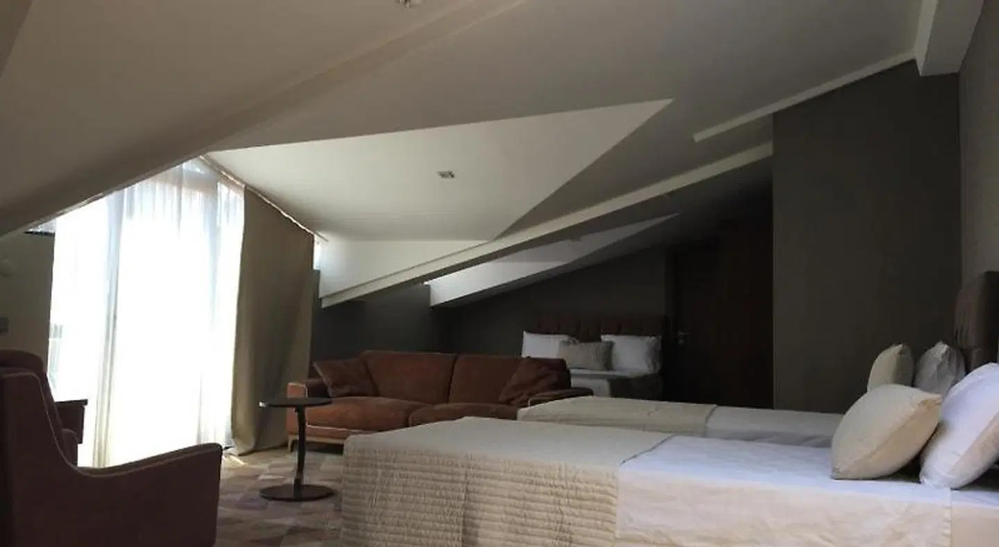 The Elegant Hotel ROOM_EXAMPLE