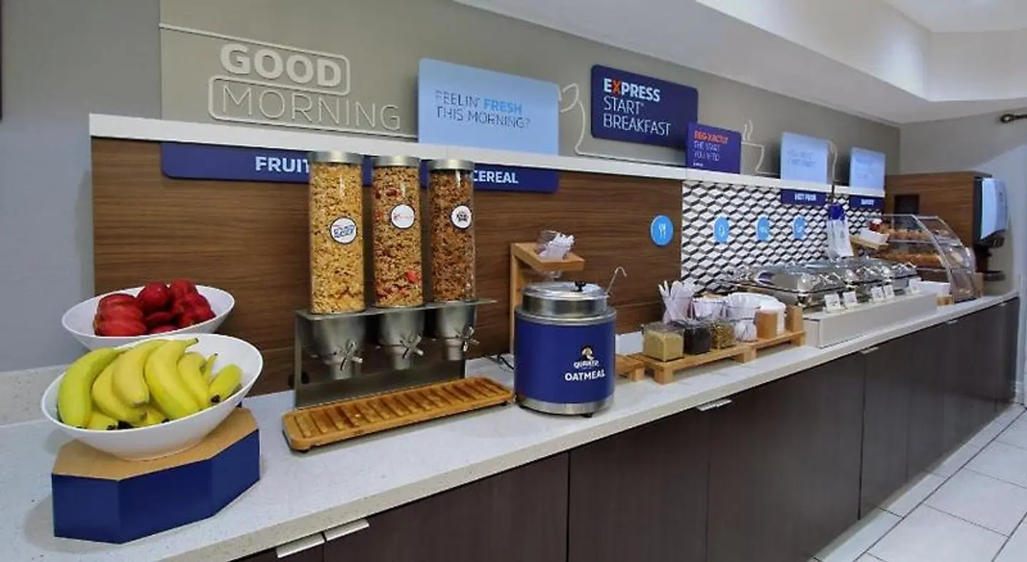 Holiday Inn Express & Suites Houston North - IAH Area by IHG LOUNGE_LOBBY