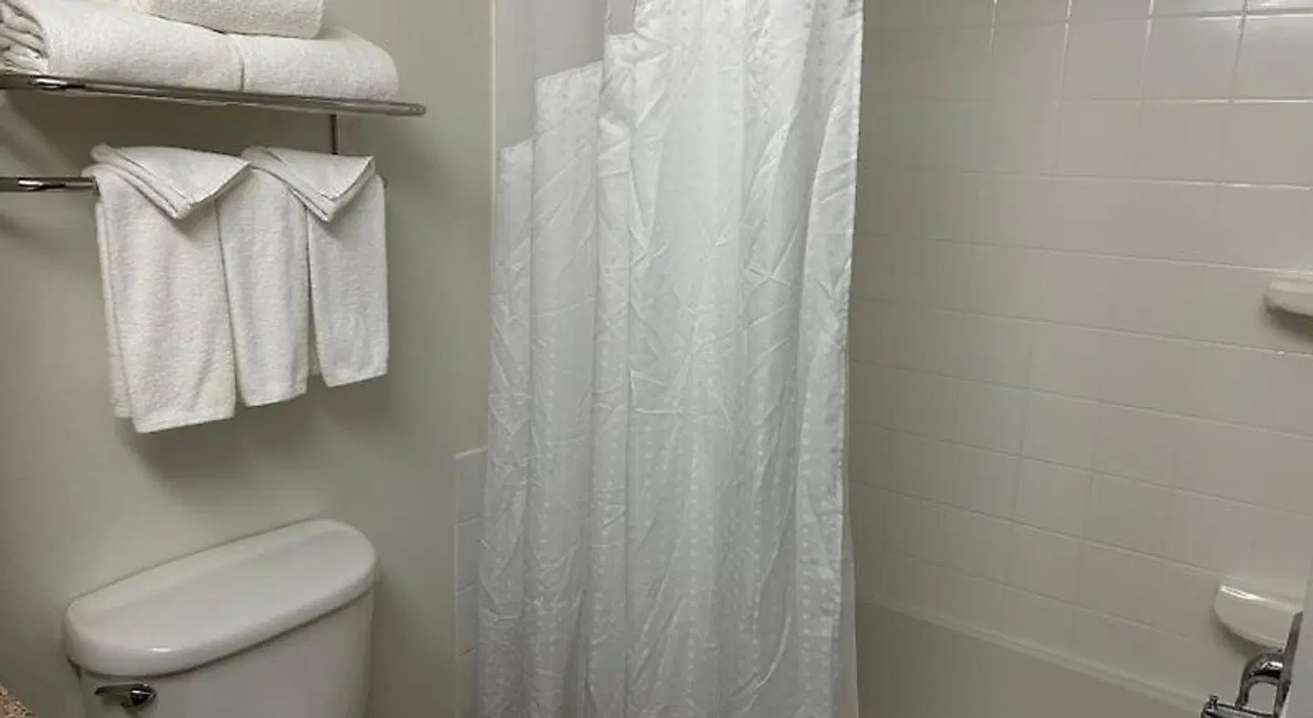 Ayres Hotel Barstow Badezimmer