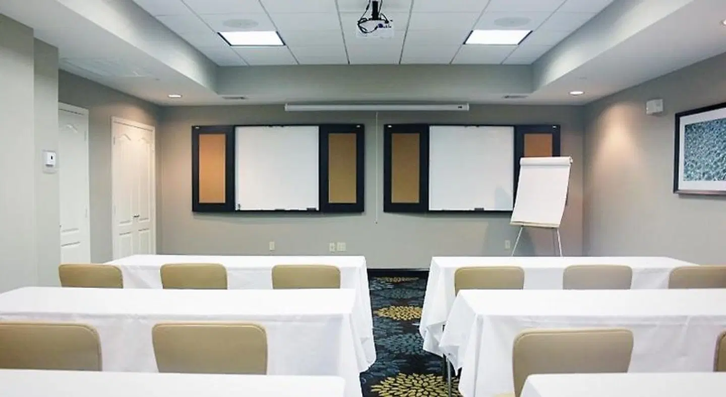 Staybridge Suites Houston IAH - Beltway 8 by IHG ROOM_EXAMPLE