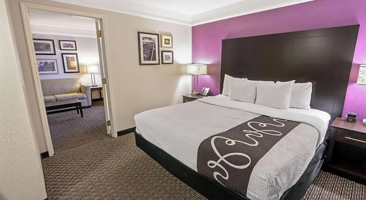 La Quinta Inn & Suites by Wyndham Phoenix Scottsdale ROOM_EXAMPLE