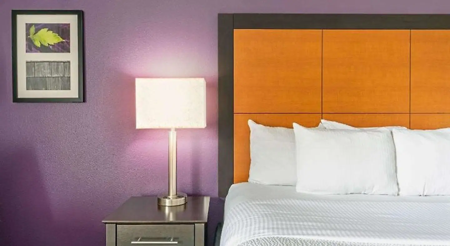 La Quinta Inn & Suites by Wyndham Phoenix Scottsdale ROOM_EXAMPLE