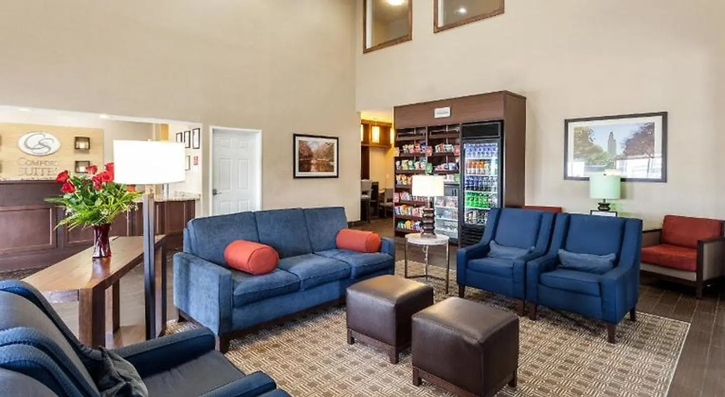 Comfort Suites University LOUNGE_LOBBY