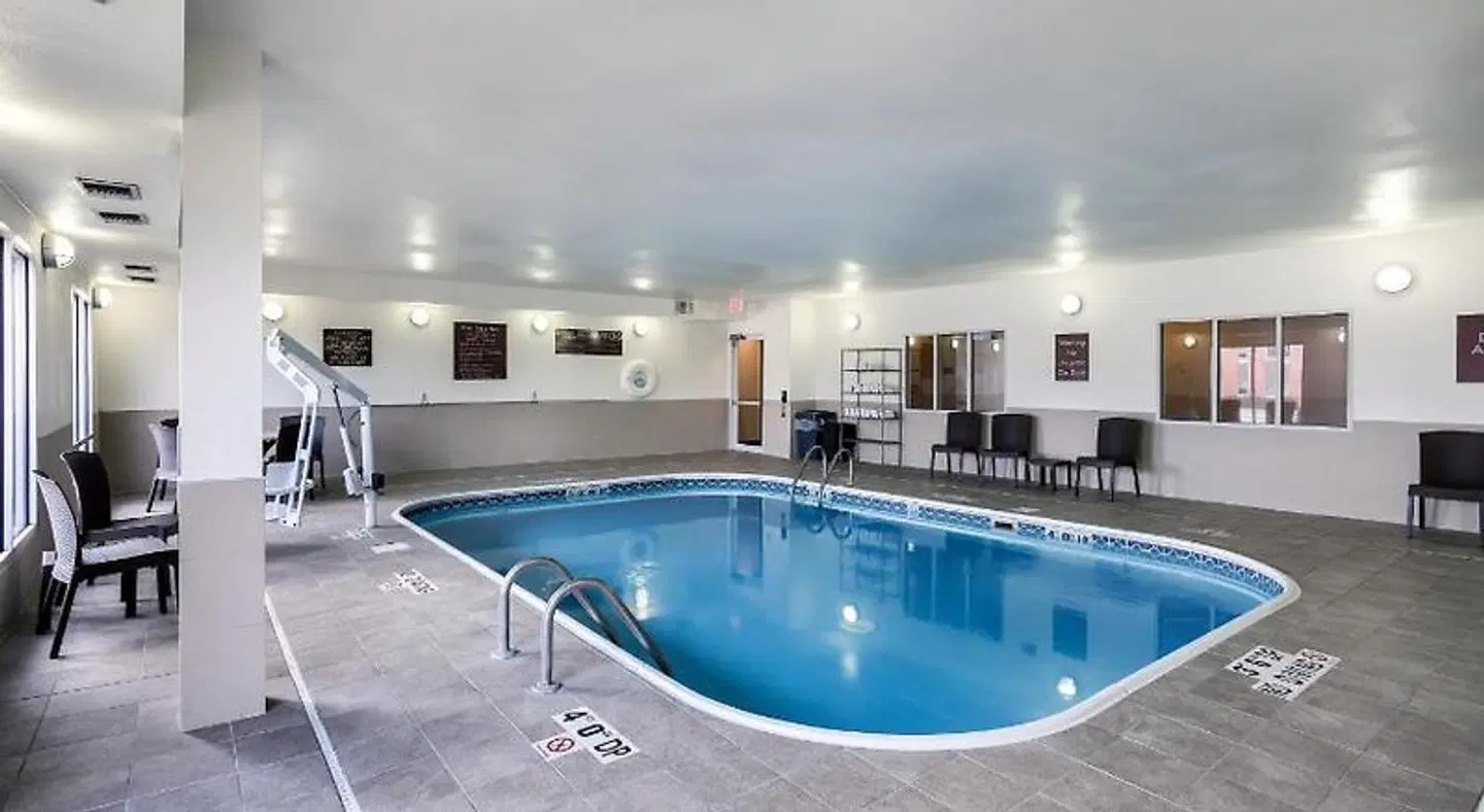 Comfort Suites University Hallenbad