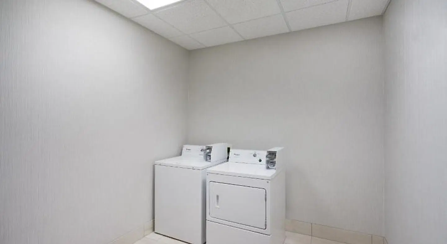 Holiday Inn Express & Suites Frankfort ROOM_EXAMPLE