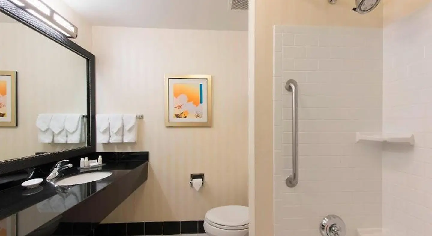 Fairfield Inn & Suites by Marriott Omaha Downtown Badezimmer