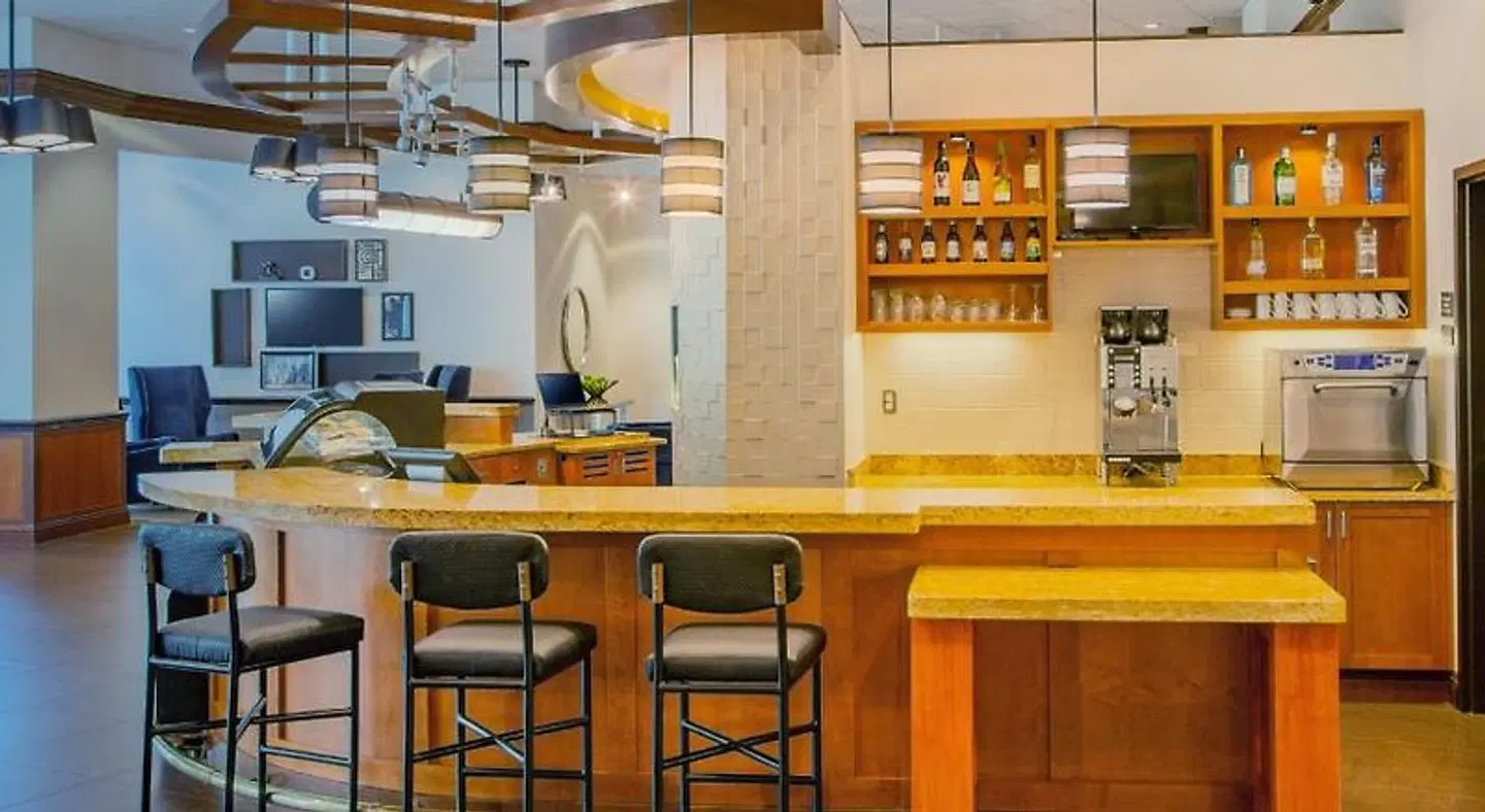 Hyatt Place Madison/Downtown Bar