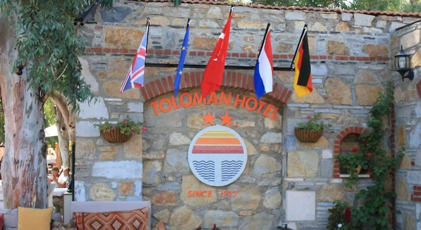 Toloman Hotel & Apartments OUTDOOR_POOL