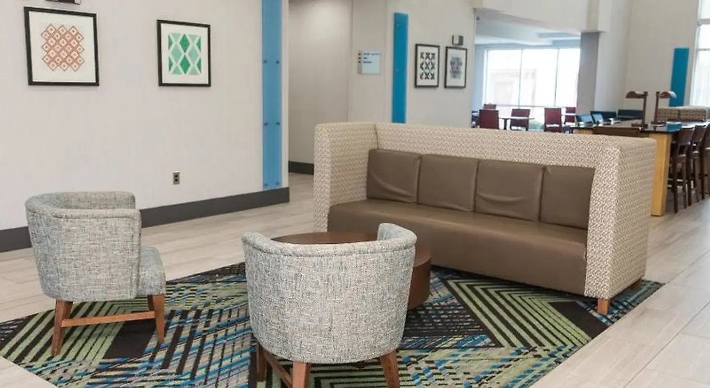 Holiday Inn Express & Suites Columbia-Fort Jackson by IHG LOUNGE_LOBBY