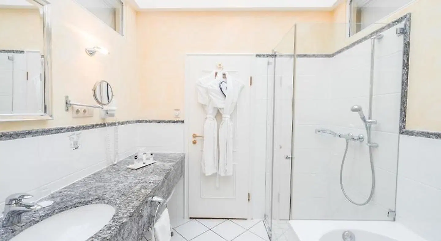 Grand Hotel Binz Badezimmer