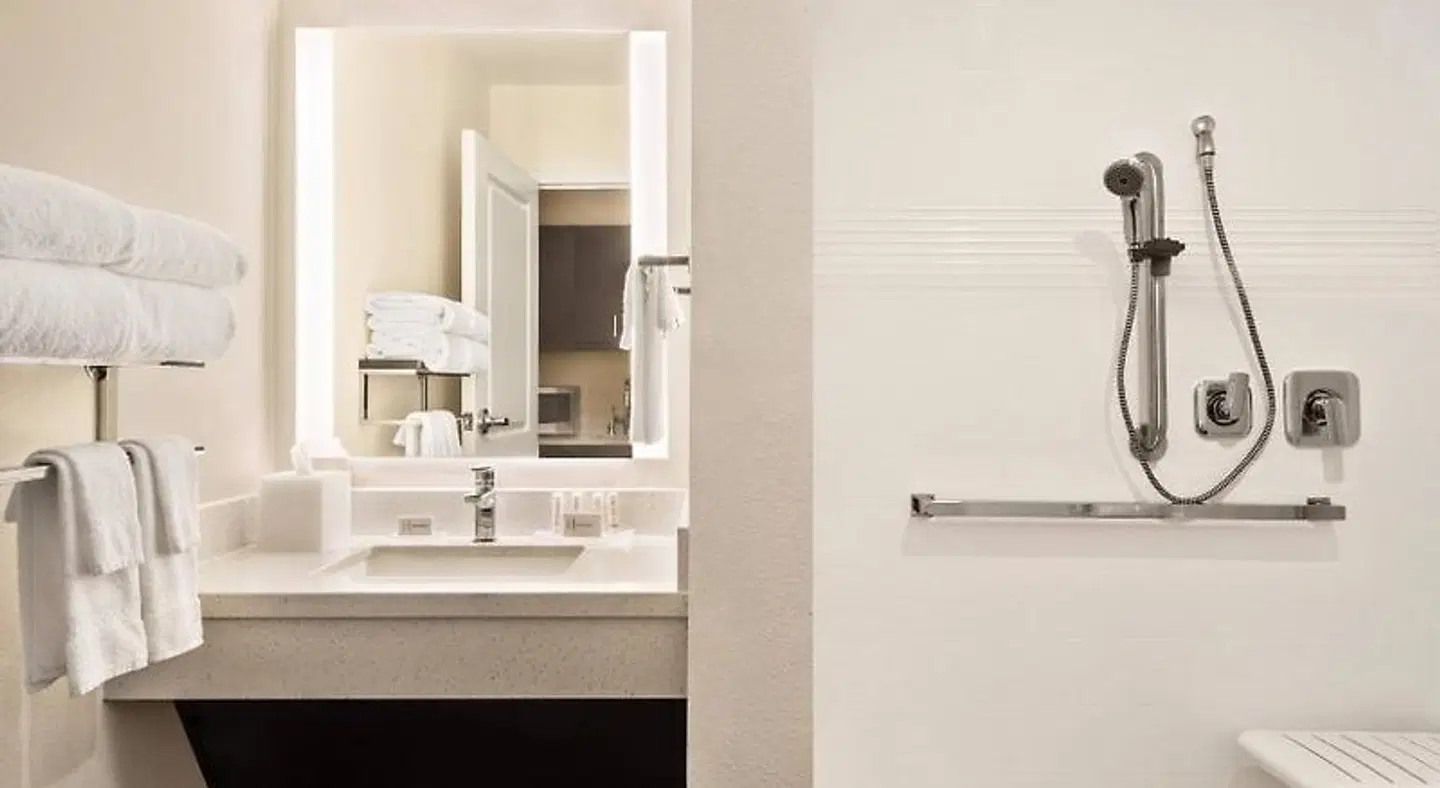 TownePlace Suites by Marriott Janesville Badezimmer