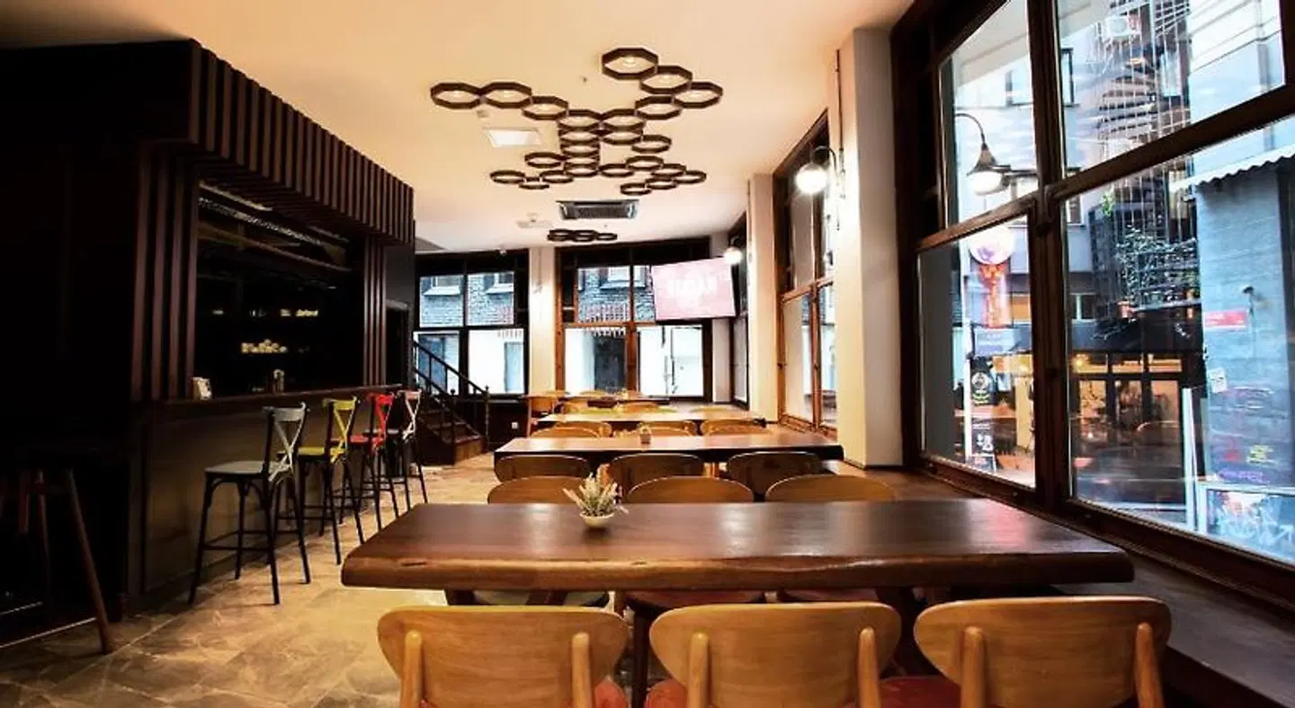west palace hotel Bar