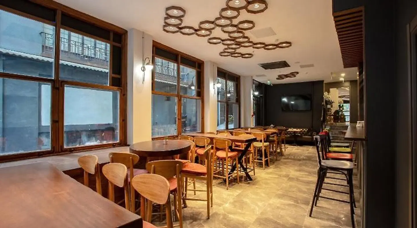 west palace hotel Bar
