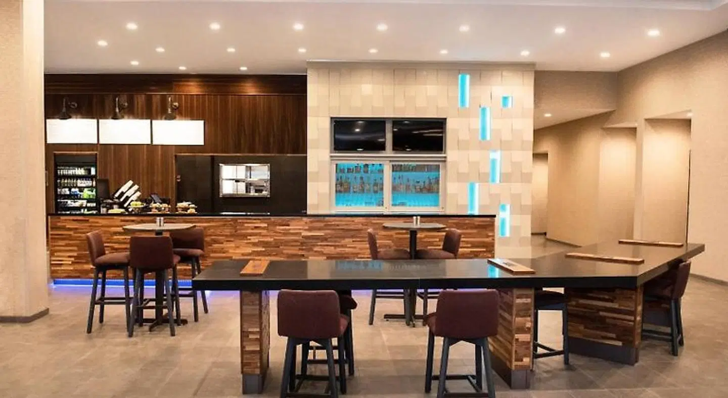 Courtyard by Marriott Mesa At Wrigleyville West Bar