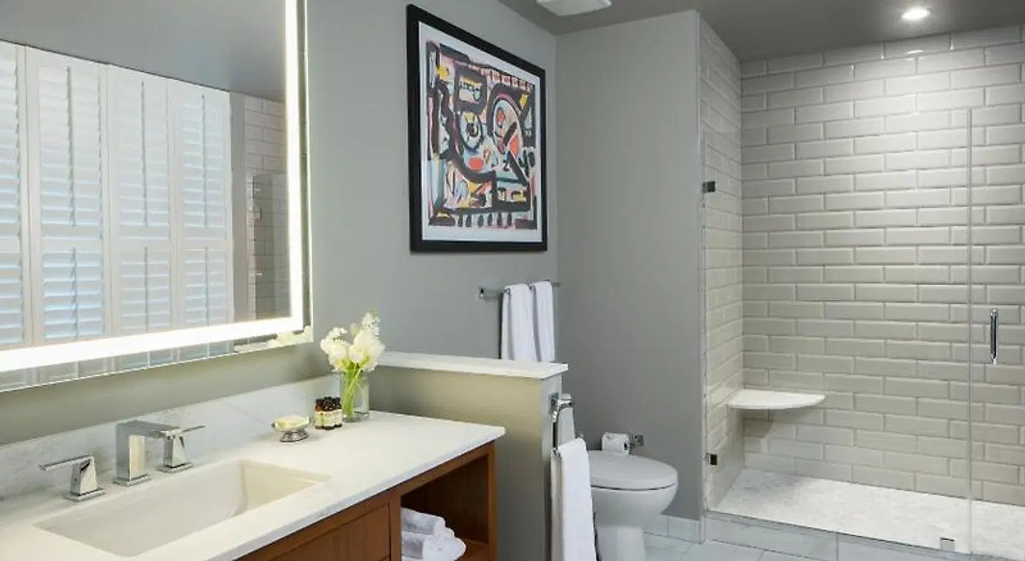 Hotel ZaZa Houston Memorial City Badezimmer