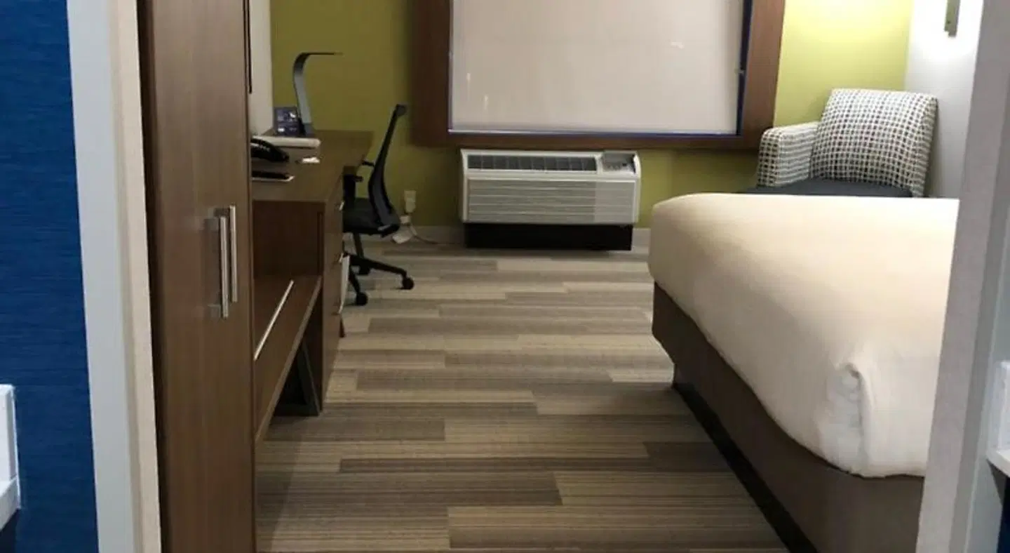 Holiday Inn Express & Suites McAllen - Medical Center Area by IHG ROOM_EXAMPLE