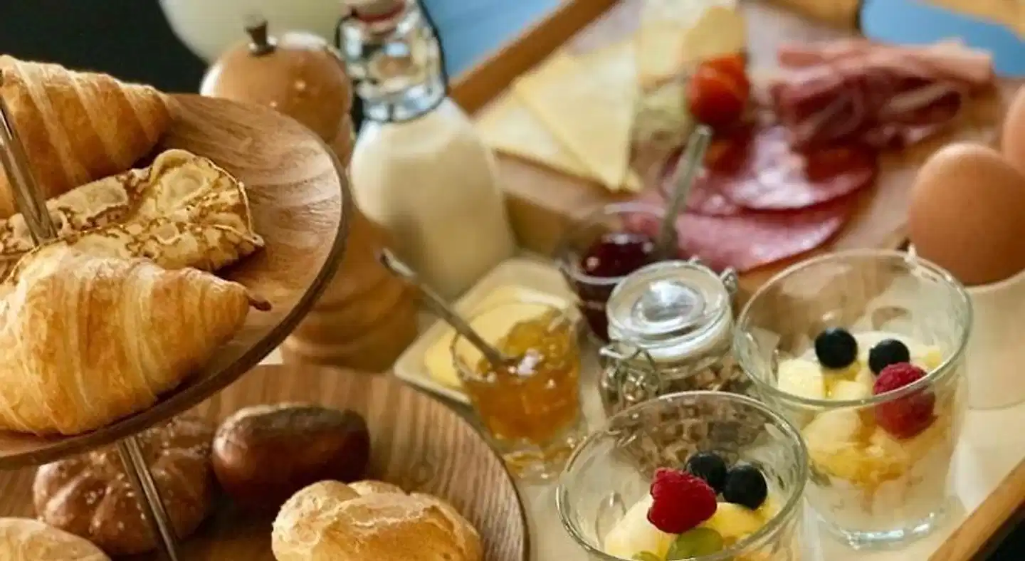 B&B Yellow Submarine Restaurant