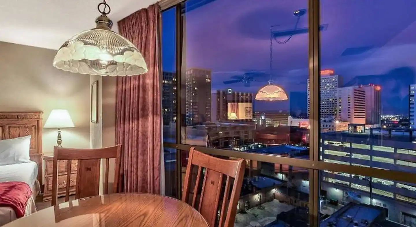 Plaza Resort Club Hotel Bar