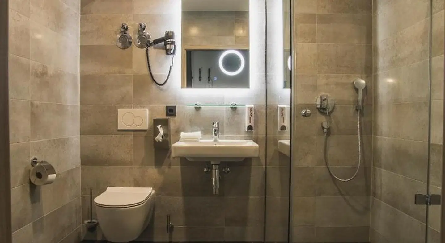 Hayta Hotel Stuttgart Airport Messe Badezimmer