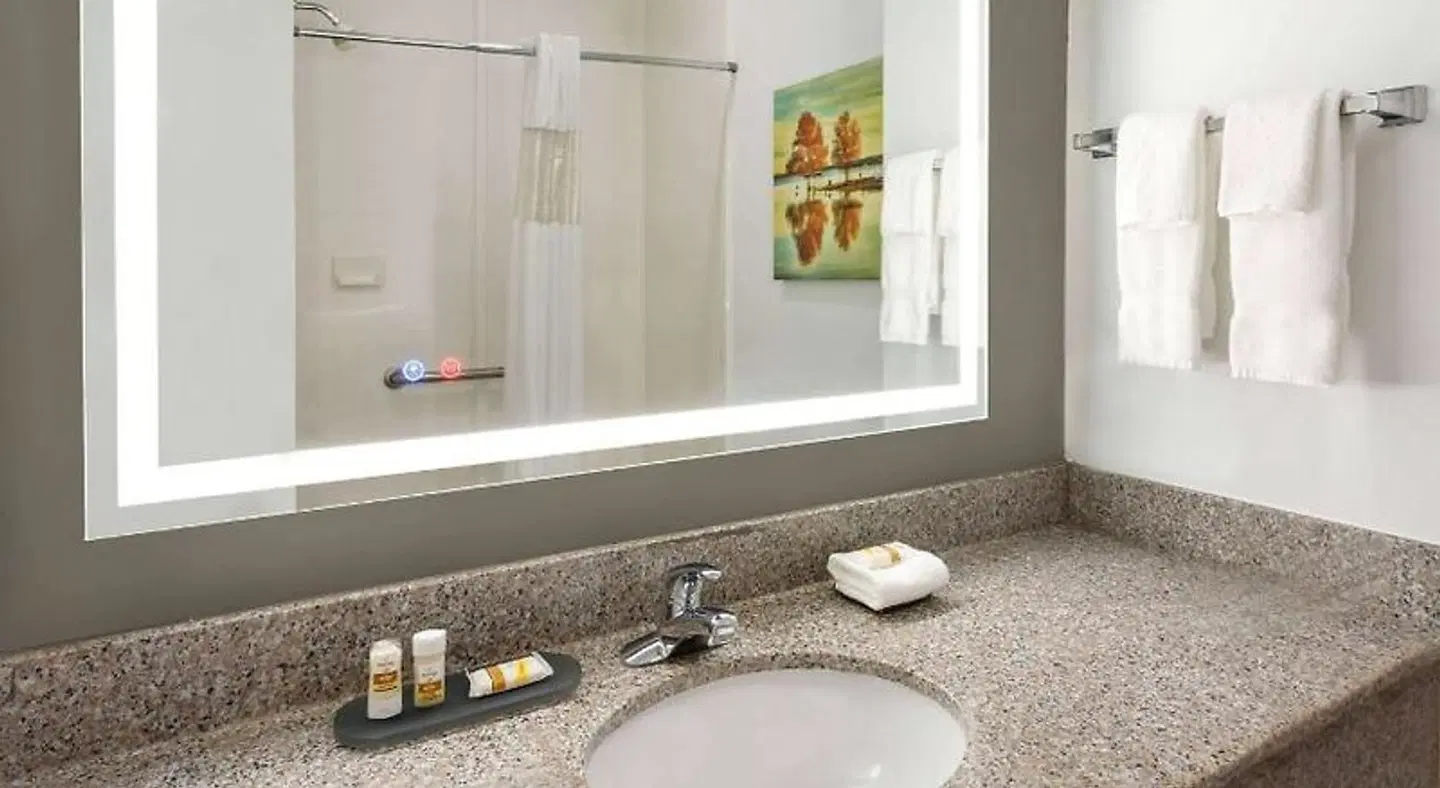 La Quinta Inn & Suites I-20 Longview South Badezimmer