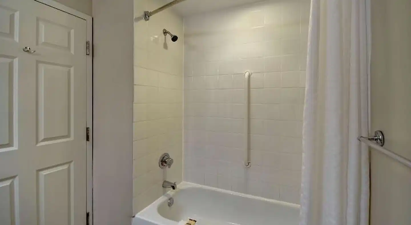 Best Western Plus - King of Prussia Badezimmer