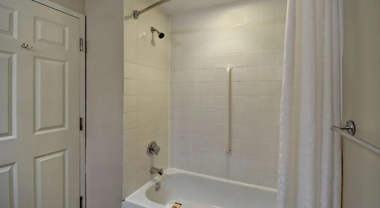 Best Western Plus - King of Prussia Badezimmer