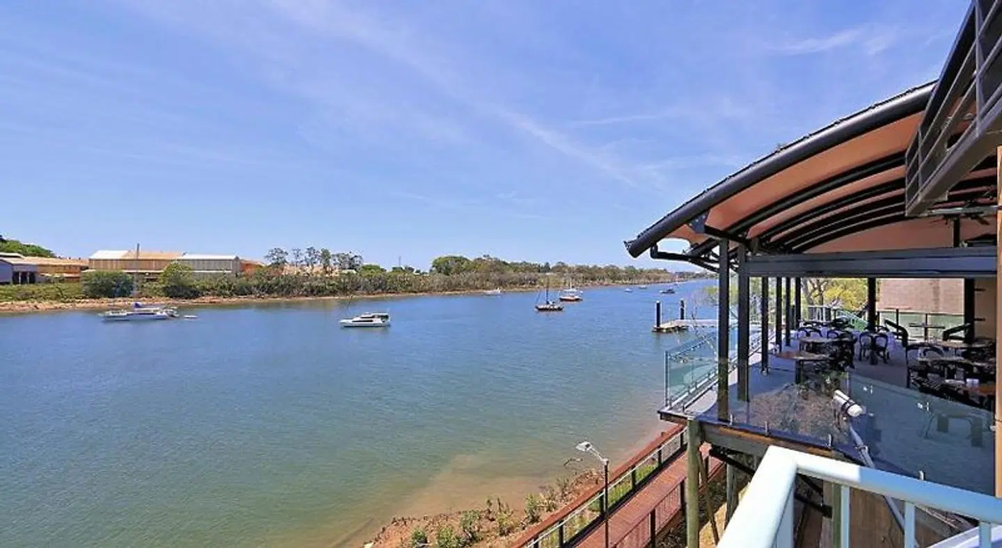 Burnett Riverside Motel Strand