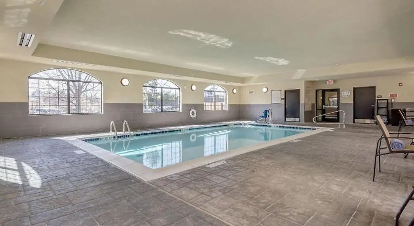 Staybridge Suites St. Louis - Westport by IHG Hallenbad