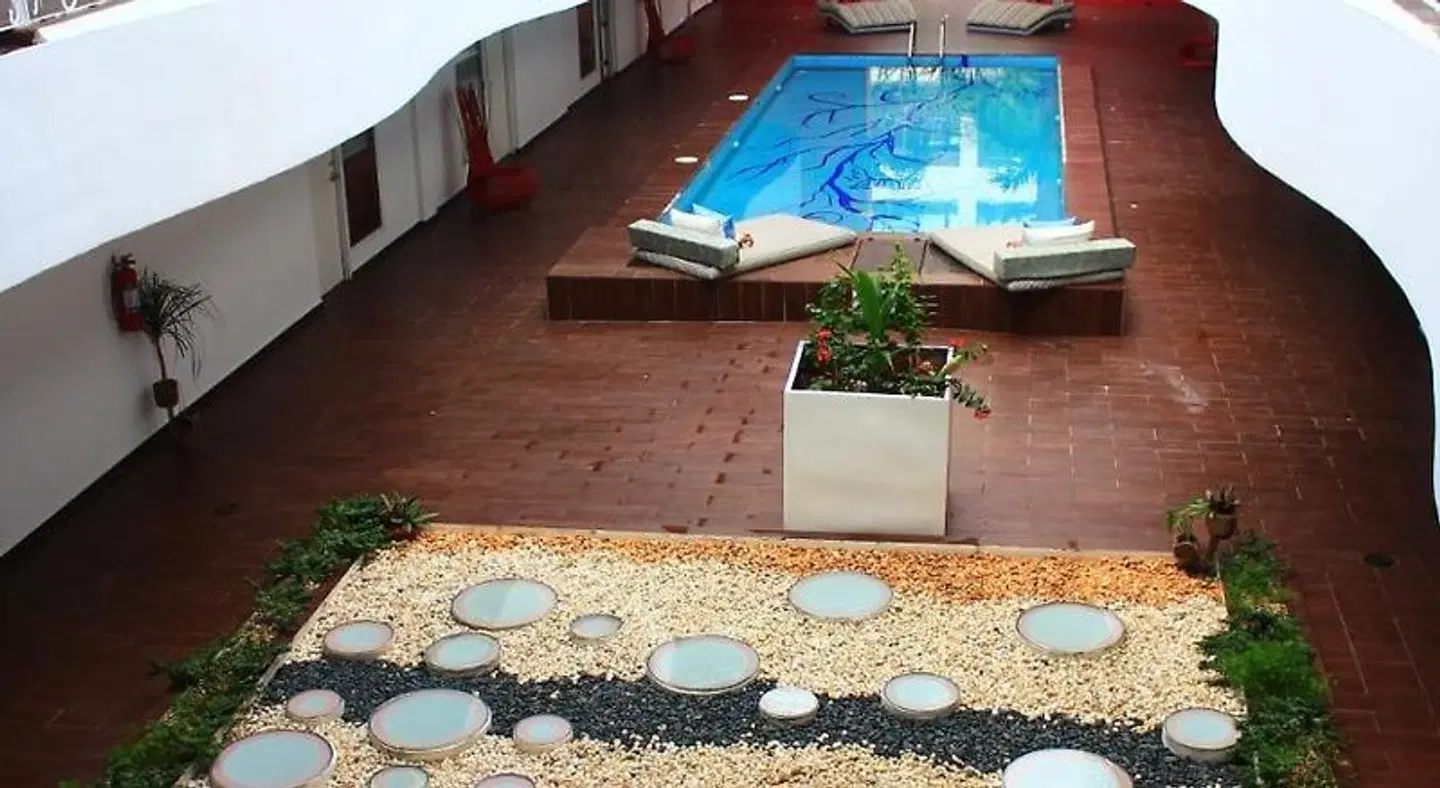 In Fashion Hotel EXTERIOR