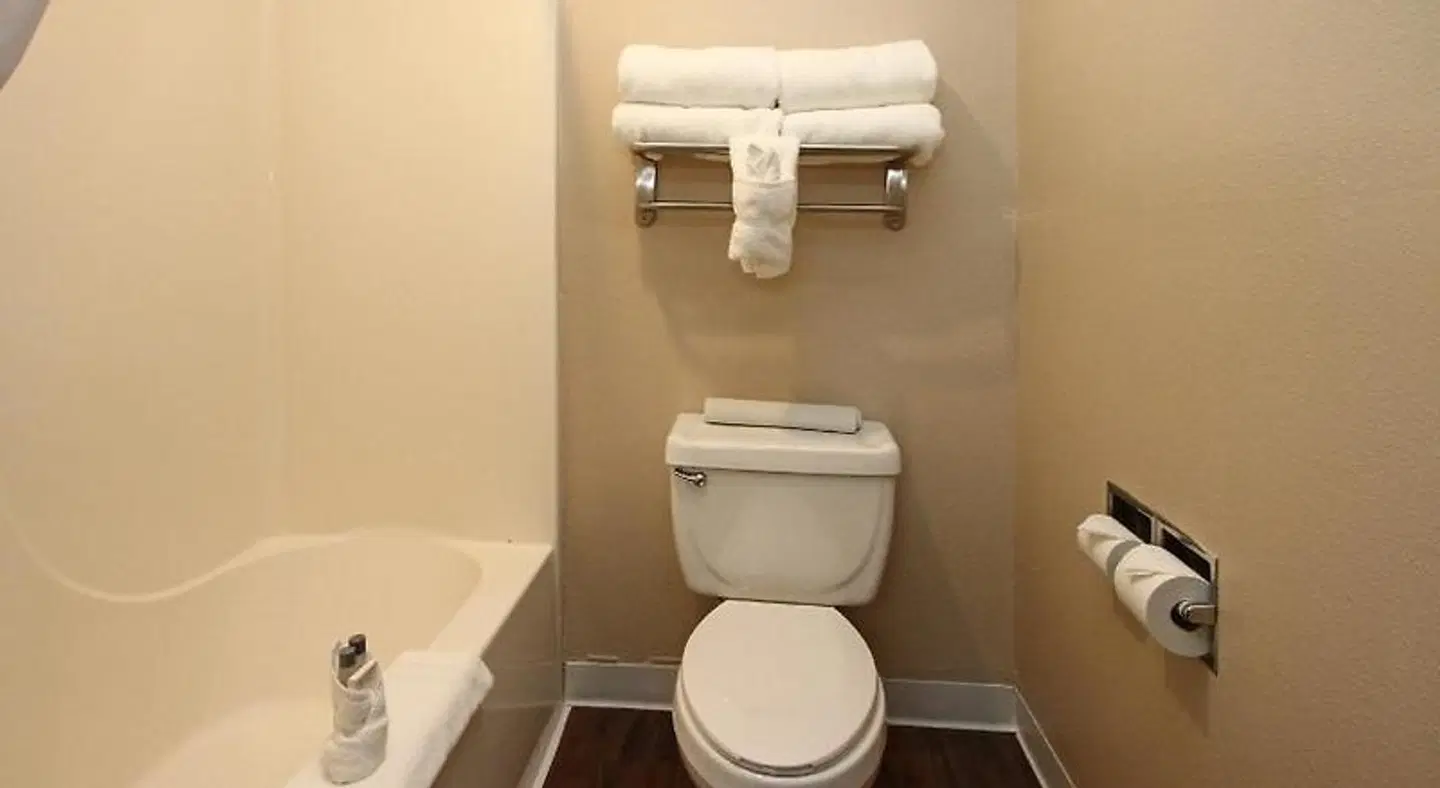 New Victorian Inn & Suites Lincoln Badezimmer
