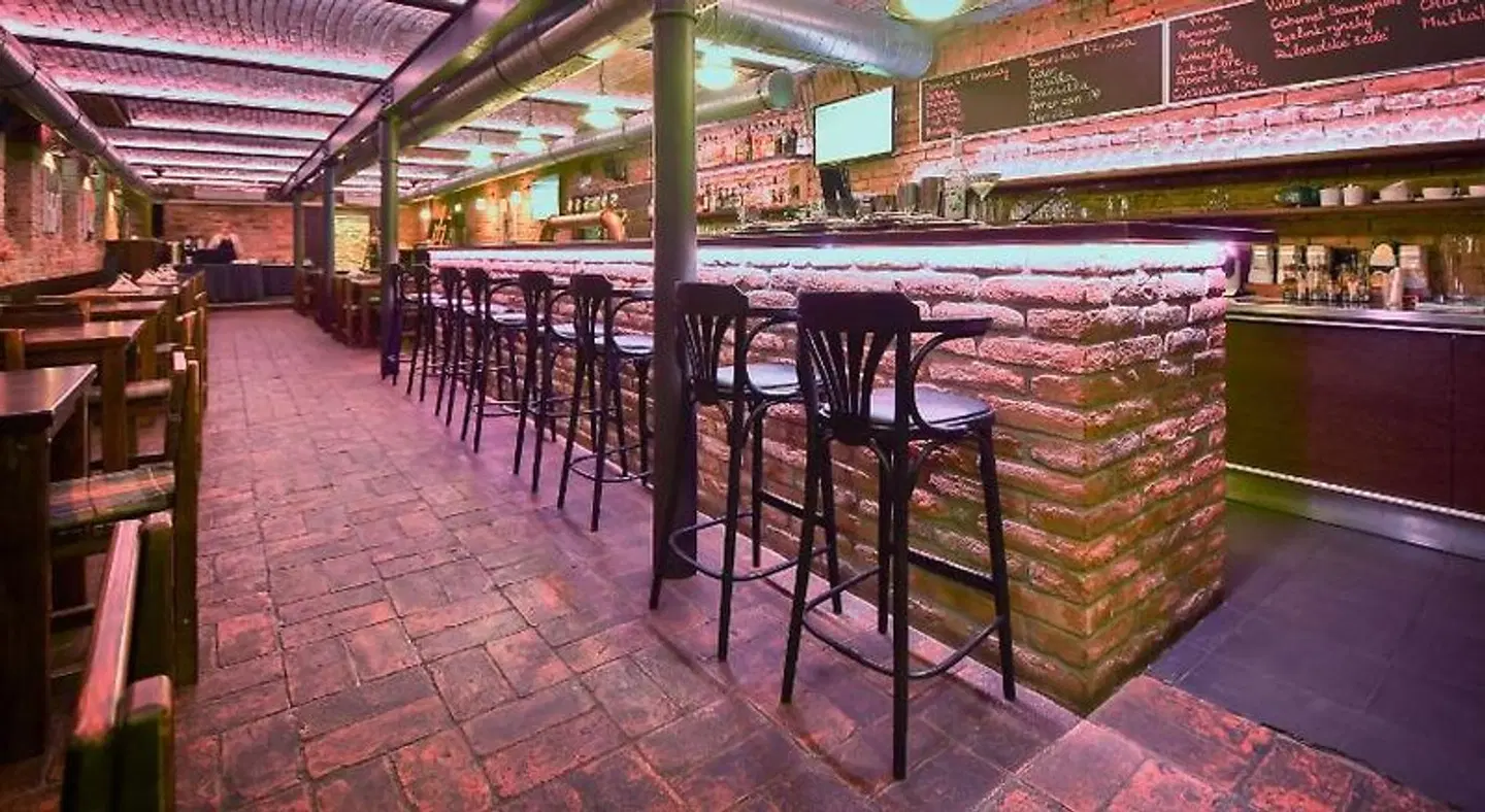 eFi Hotel Bar