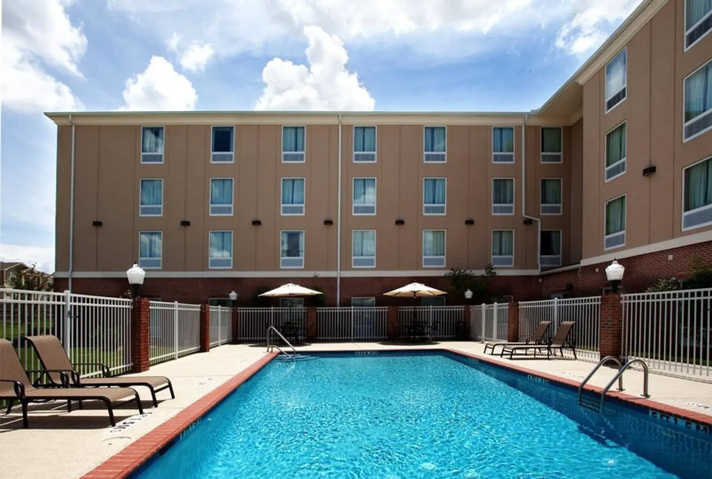 Holiday Inn Express & Suites Baton Rouge East by IHG OUTDOOR_POOL