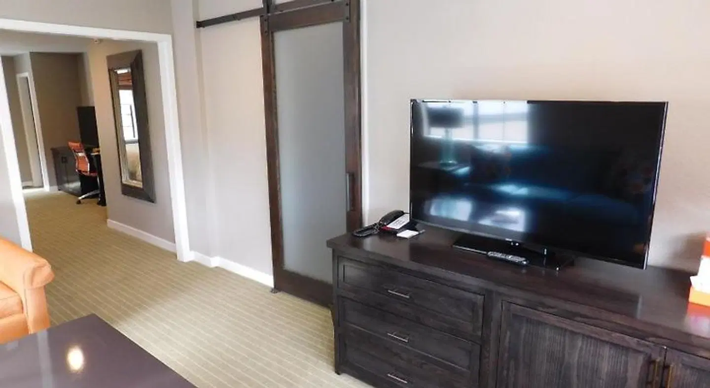 Wave Street Inn ROOM_EXAMPLE