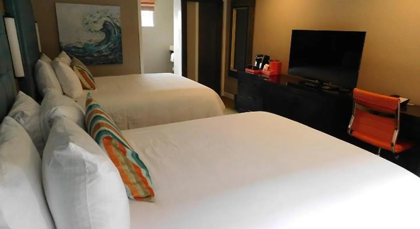Wave Street Inn ROOM_EXAMPLE