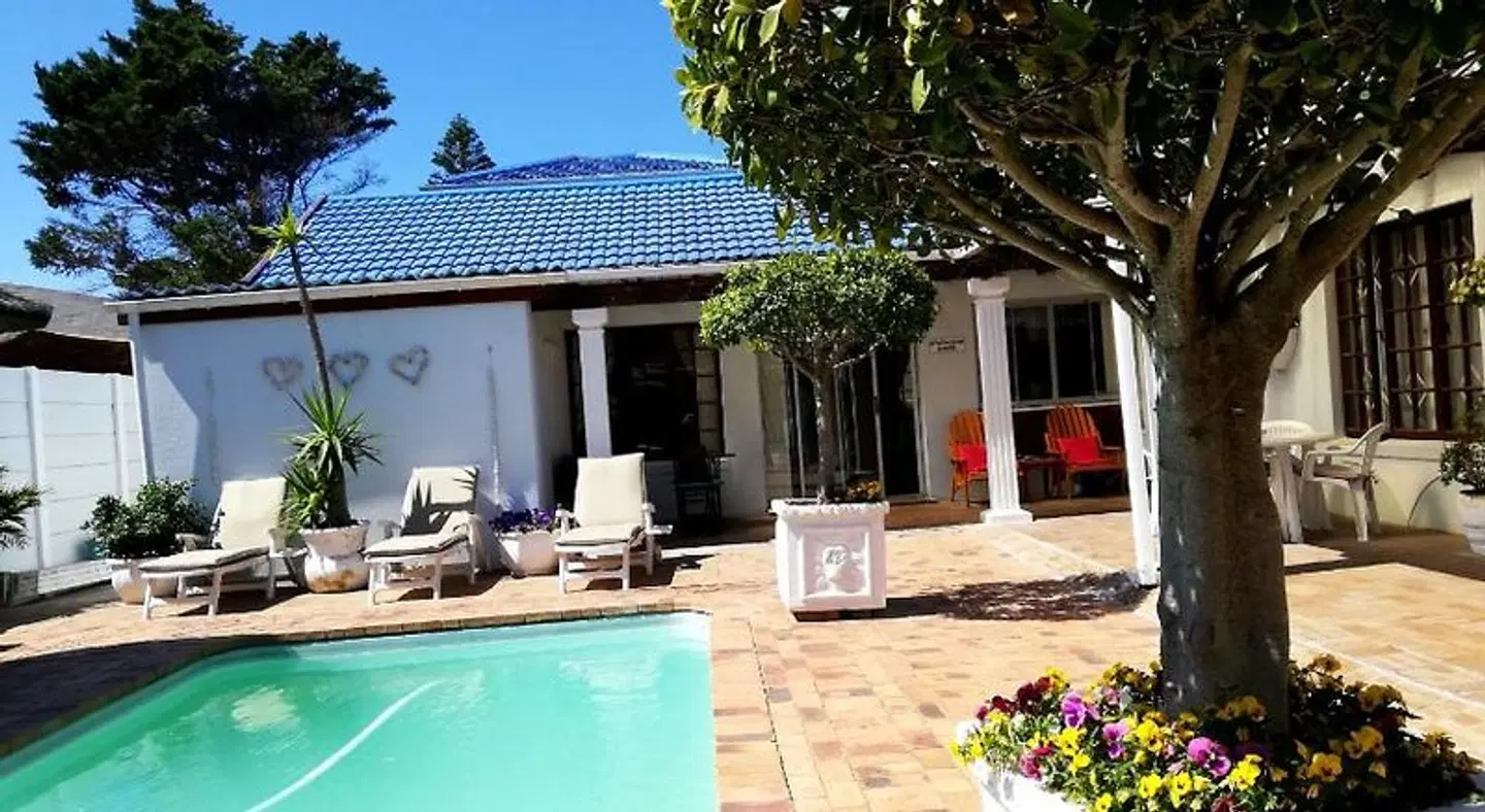 Dolphin Inn Guesthouse - Blouberg OUTDOOR_POOL