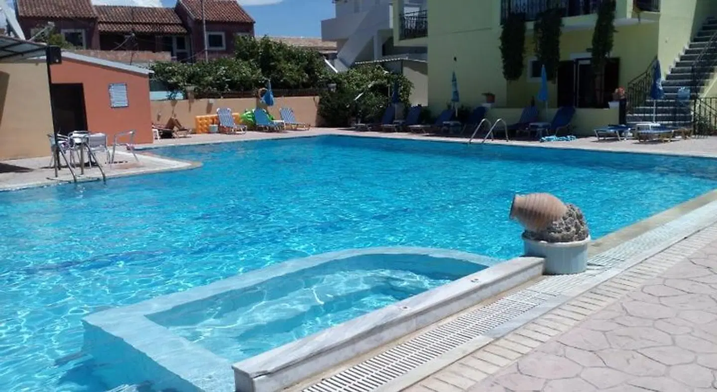 Amadeus Hawaii Studios & Apartments OUTDOOR_POOL