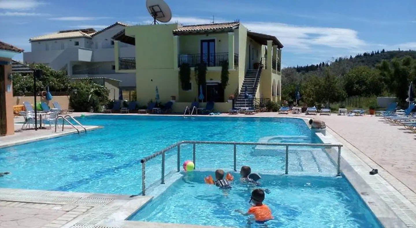 Amadeus Hawaii Studios & Apartments OUTDOOR_POOL