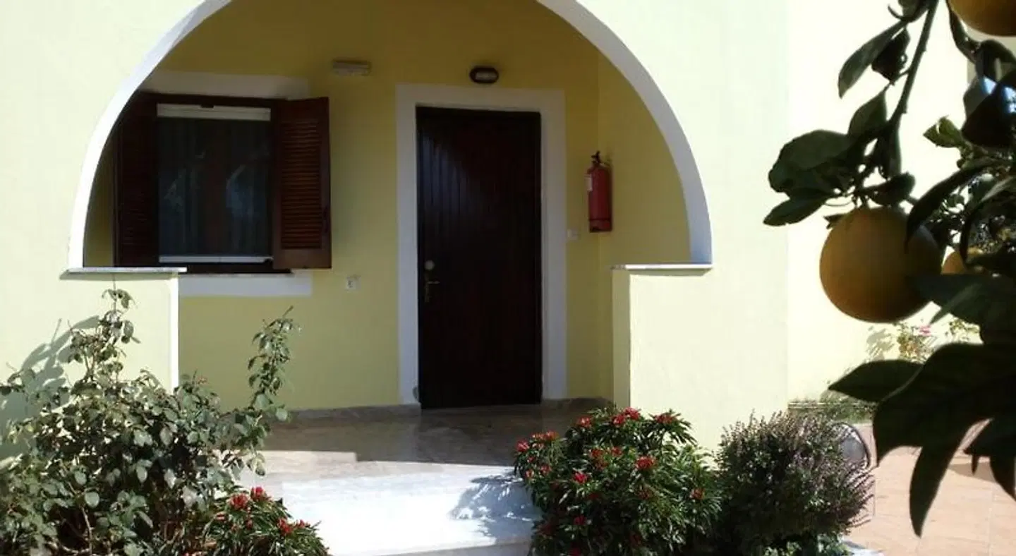 Amadeus Hawaii Studios & Apartments EXTERIOR