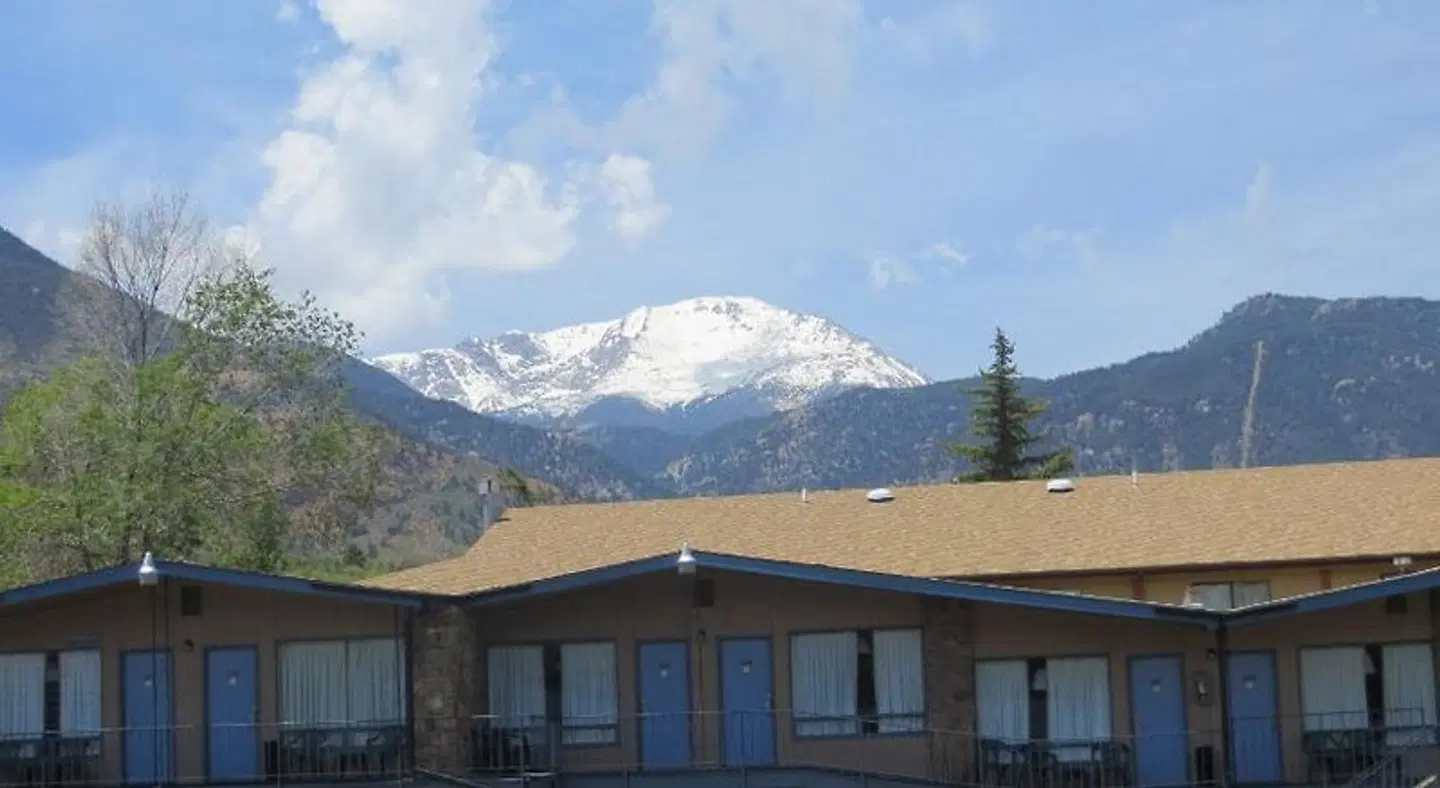 Silver Saddle Motel EXTERIOR