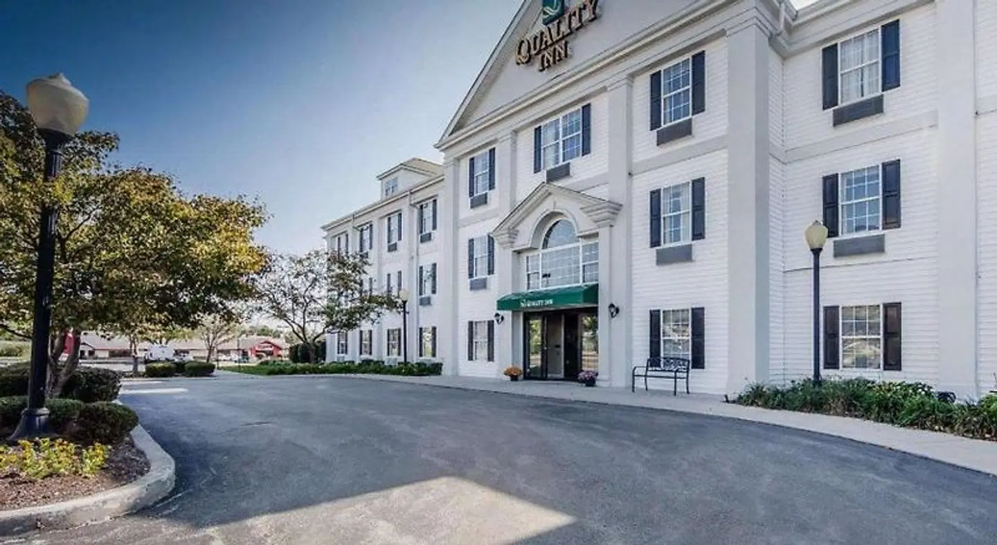Quality Inn EXTERIOR